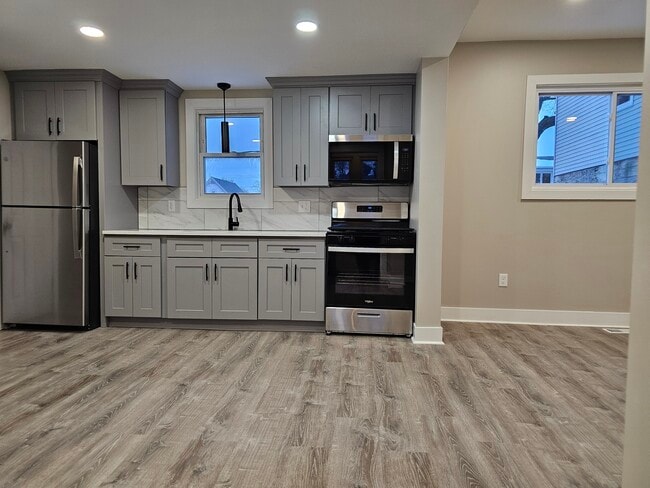 Building Photo - 286 Reiman St