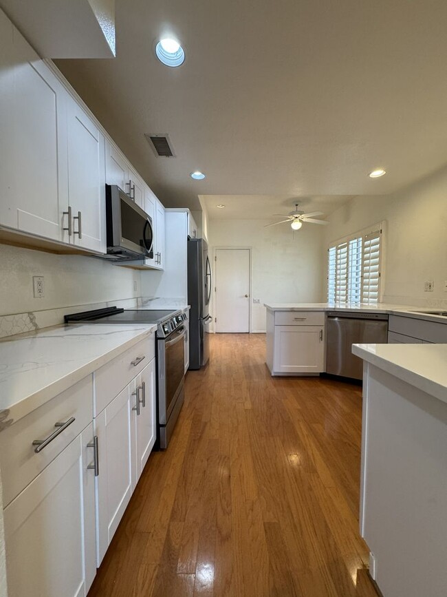 Building Photo - 7272 E Gainey Ranch Rd