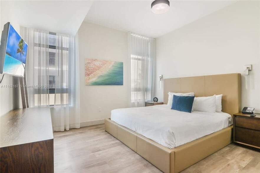 Building Photo - 777 N Ocean Dr