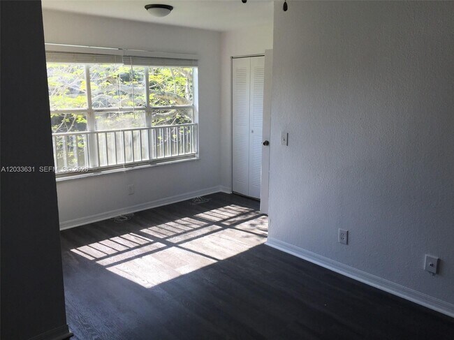 Building Photo - 13060 Vista Isles Dr