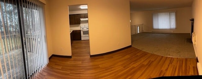 Building Photo - 1072