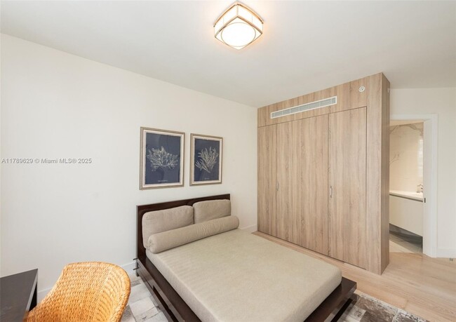 Building Photo - 888 Brickell Key Dr