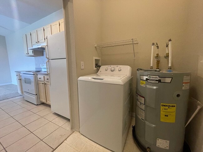 Building Photo - 1br/1ba Visconti Condo with Water View!