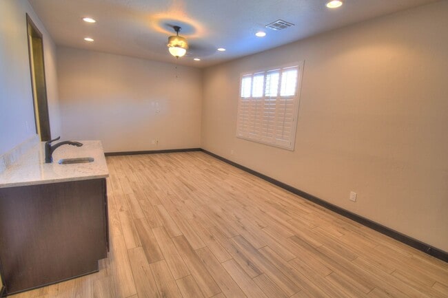 Building Photo - Meriposa Masterpiece