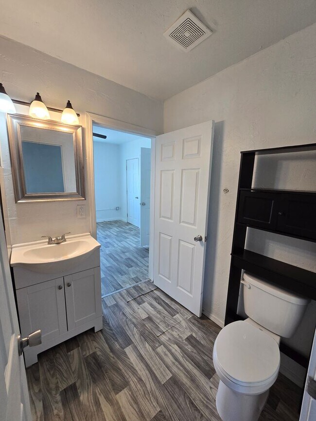 Building Photo - 1121 Walter St SE