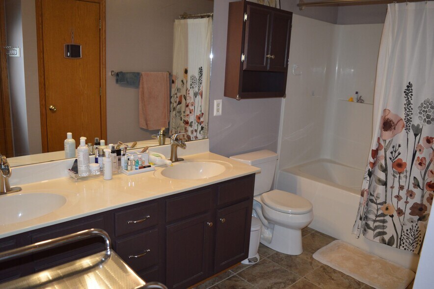Building Photo - 7214 Blue Maple Trl