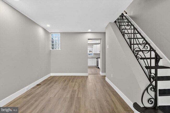 Building Photo - 2422 S Iseminger St