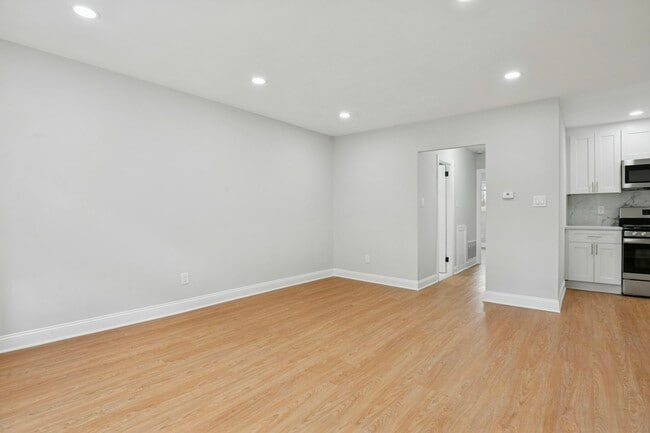 Building Photo - 527 Homestead Rd