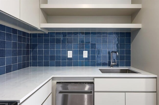 Building Photo - 902 Jessie St