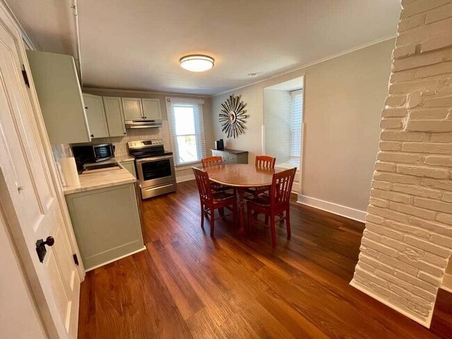 Building Photo - 160 1/2 W Mound St