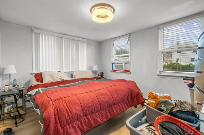 Building Photo - 10 Cold Spring St