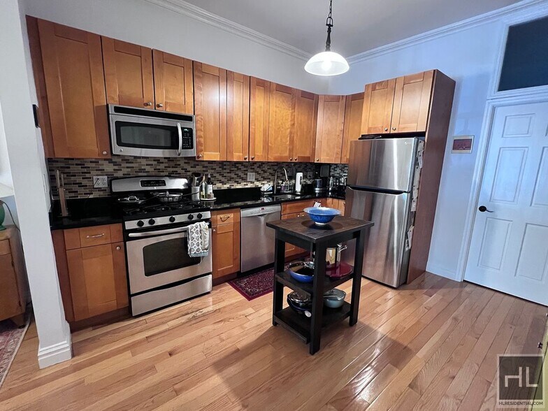 Building Photo - $7,000 | 2.5BR | 2BA | Prospect Heights Townhouse Duplex | Private Backyard | 1,500 SF | Original...