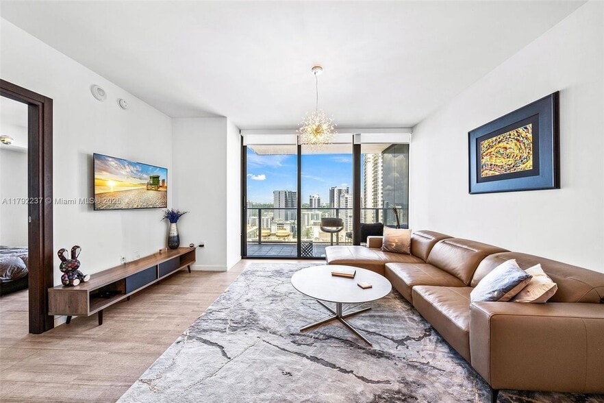 Primary Photo - 1000 Brickell Ave