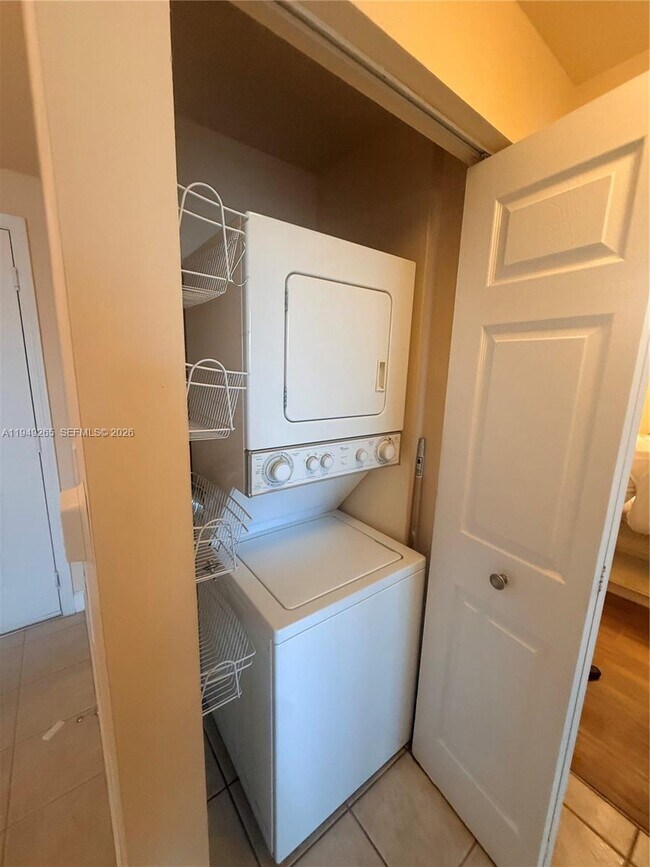 Building Photo - 50 Menores Ave