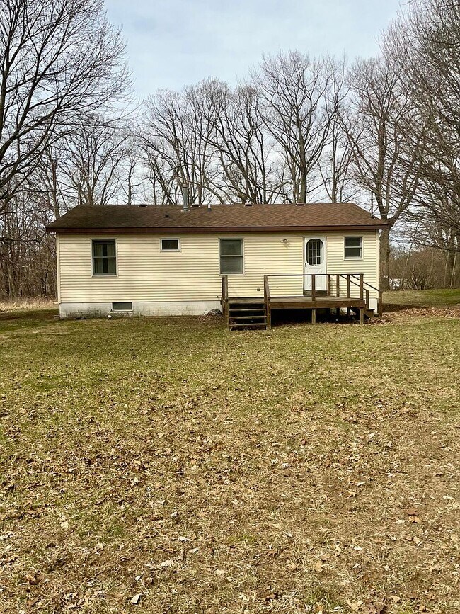 Building Photo - 822 N Delia St