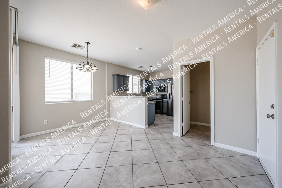 Building Photo - 3825 S 60th Dr