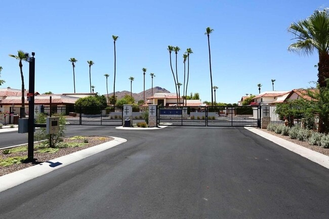 Building Photo - 5804 N Scottsdale Rd