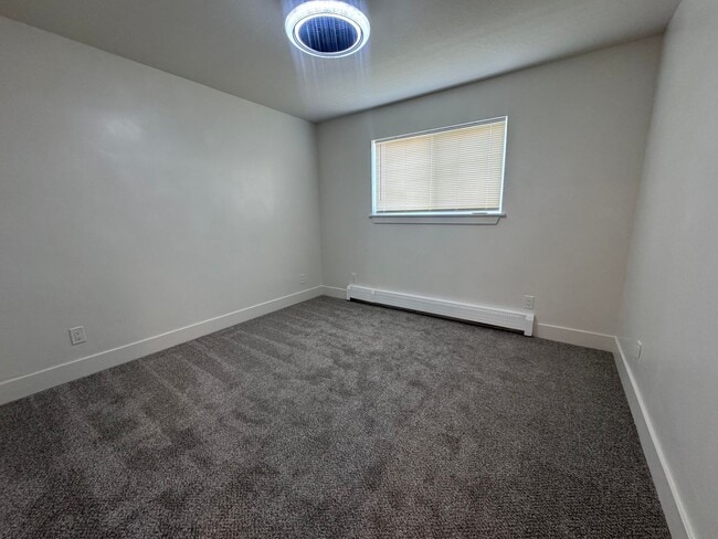 Building Photo - 210 W 1100 N