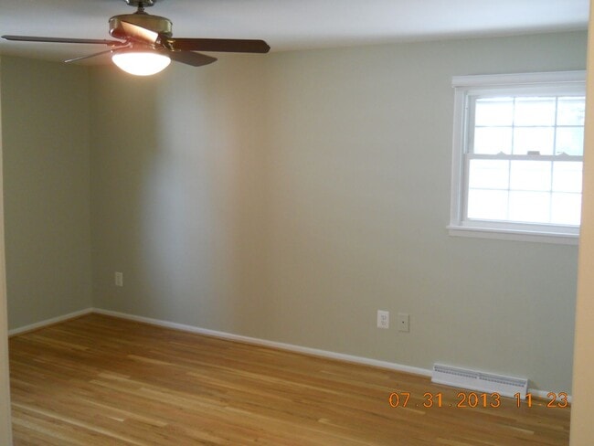 Building Photo - Murray Hill renovated single family house