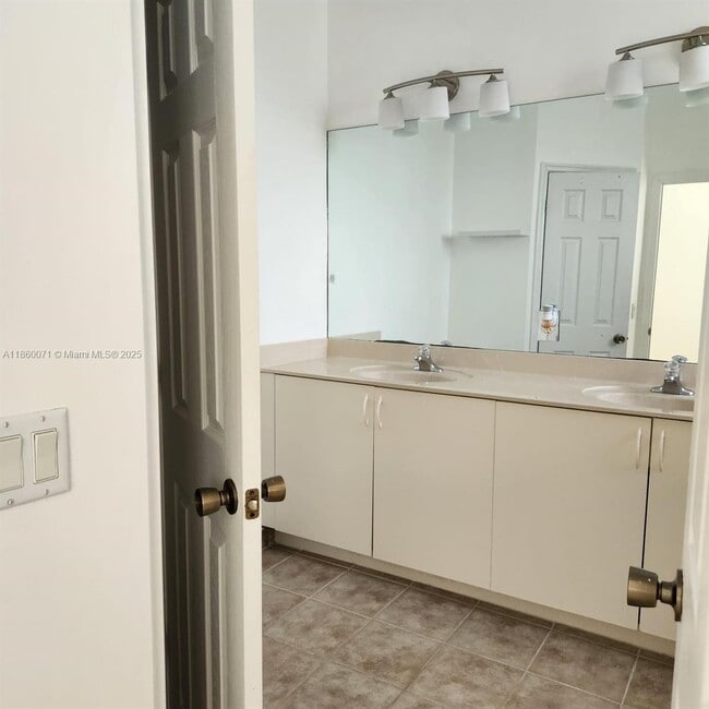 Building Photo - 2155 NE 3rd Ct