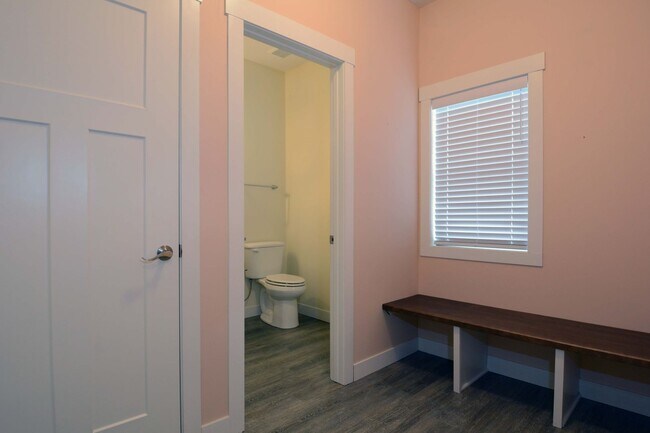 Building Photo - Beautiful 3 BD / 2.25 BA townhome in Rosemount!