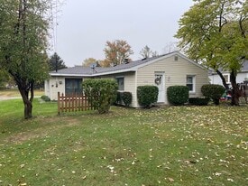 Building Photo - 4344 Oak St