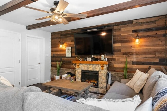 Building Photo - 174 Grove School Rd