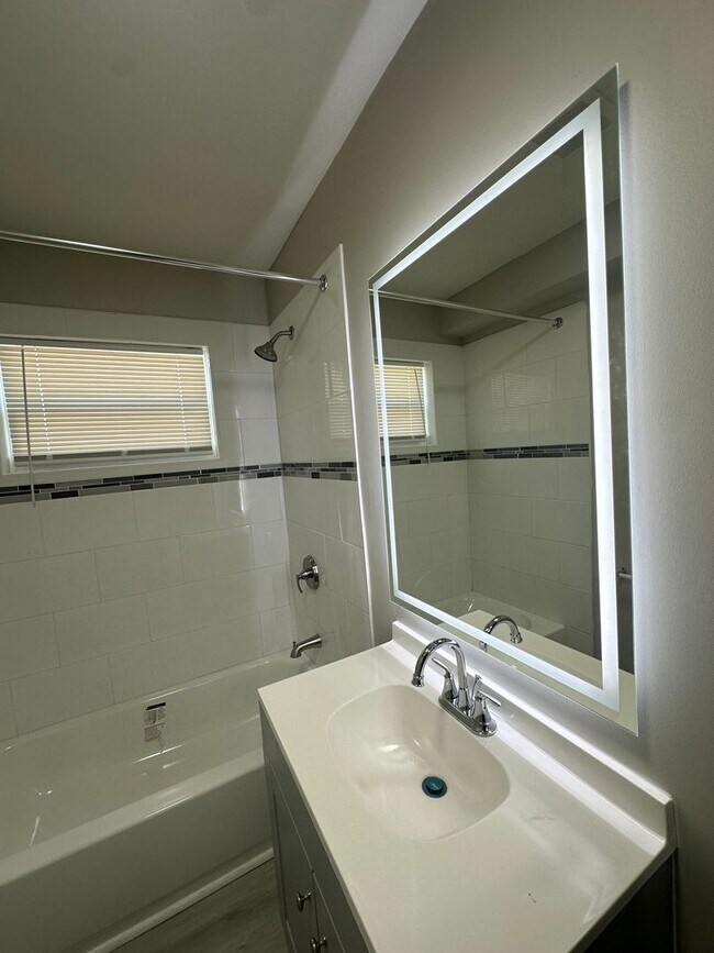 Building Photo - Live in Style at Bellagio East Living I: Convenient and Vibrant Community in Indianapolis