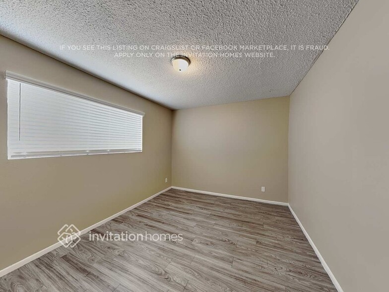 Building Photo - 3221 E Captain Dreyfus Ave