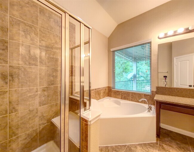 Building Photo - 26 Cheswood Manor Drive