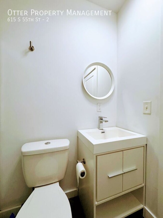 Building Photo - 615 S 55th St