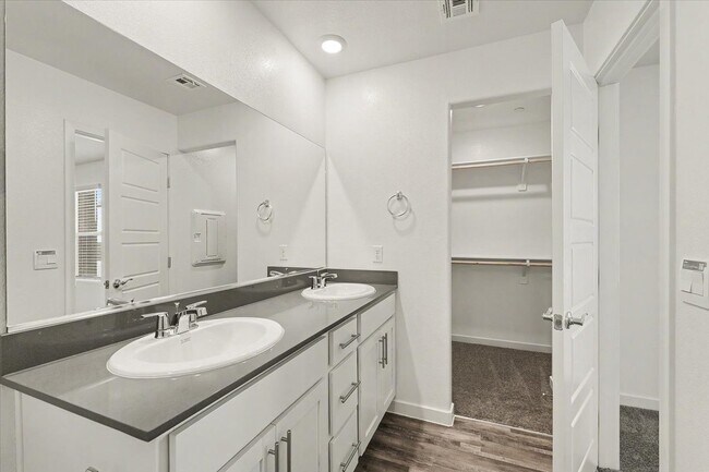 Building Photo - 9653 Horseshoe Cyn St