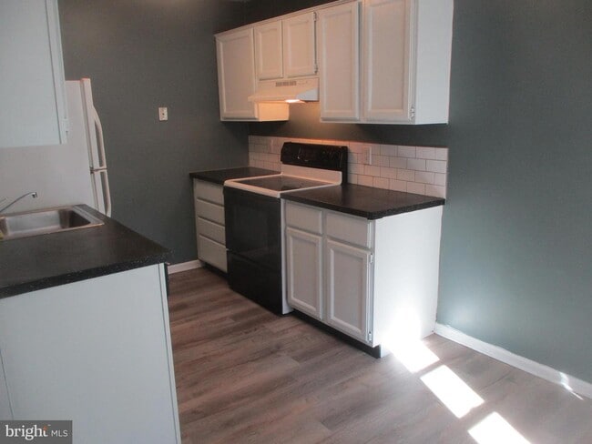 Building Photo - 204 Beacon Hill Dr
