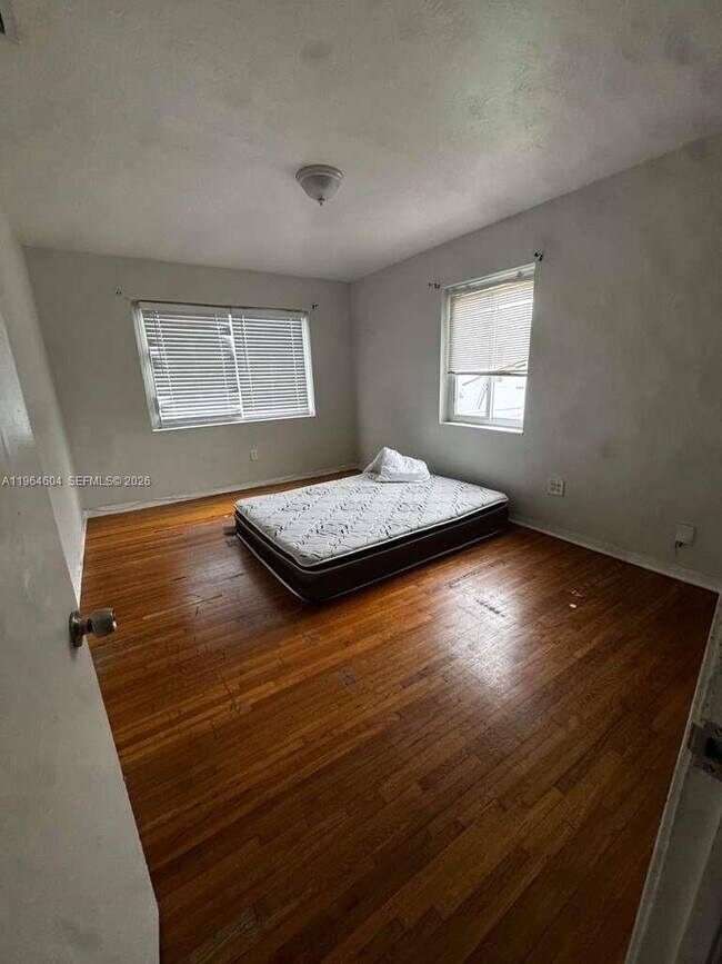 Building Photo - 8110 Crespi Blvd