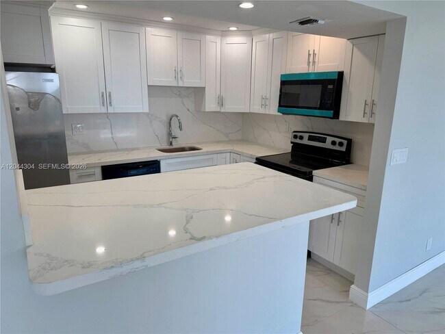 Building Photo - 1400 S Ocean Dr