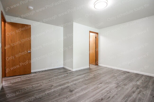 Building Photo - 6416 SE 139th Ave