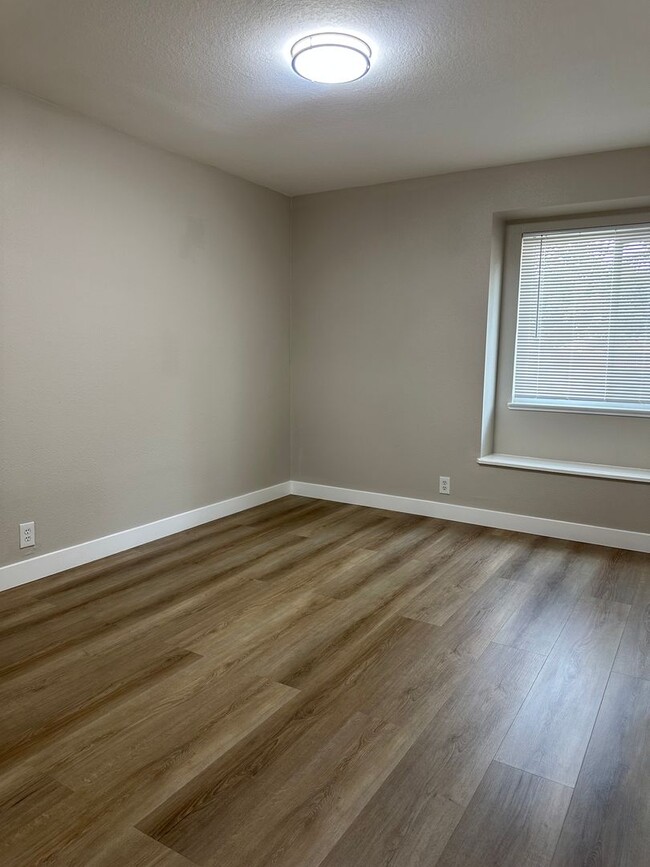 Building Photo - Beautiful newly remodeled home in Turlock