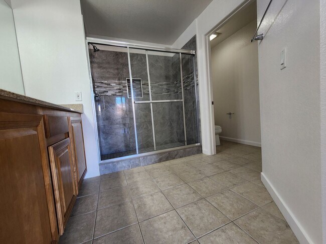 Building Photo - 35 E Agate Ave