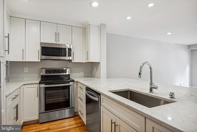 Building Photo - 110 Cameron St