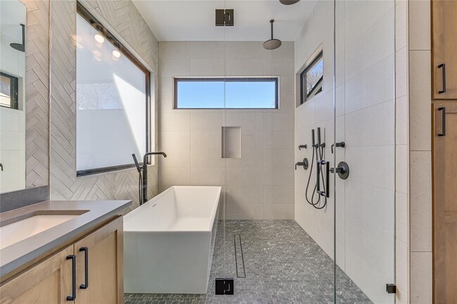 Building Photo - 2401 Trailside Dr