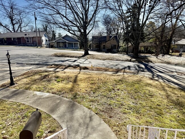 Building Photo - 1100 W Grand Ave