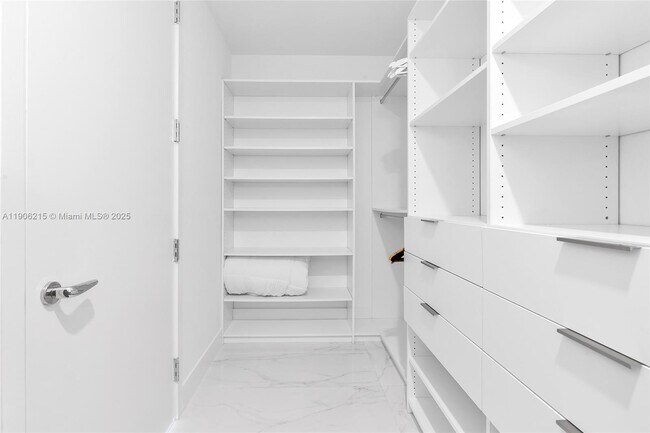 Building Photo - 16901 Collins Ave