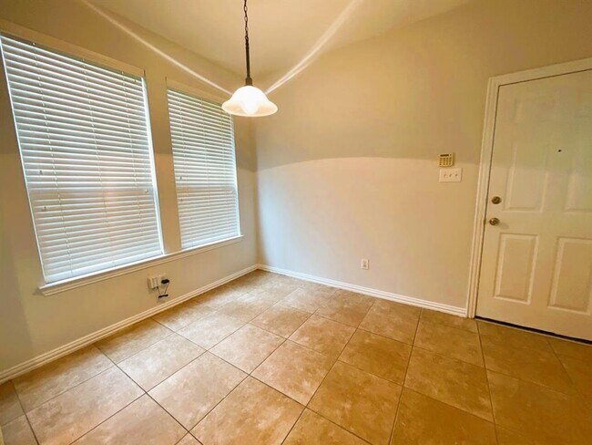 Building Photo - 130 W Montfair Blvd