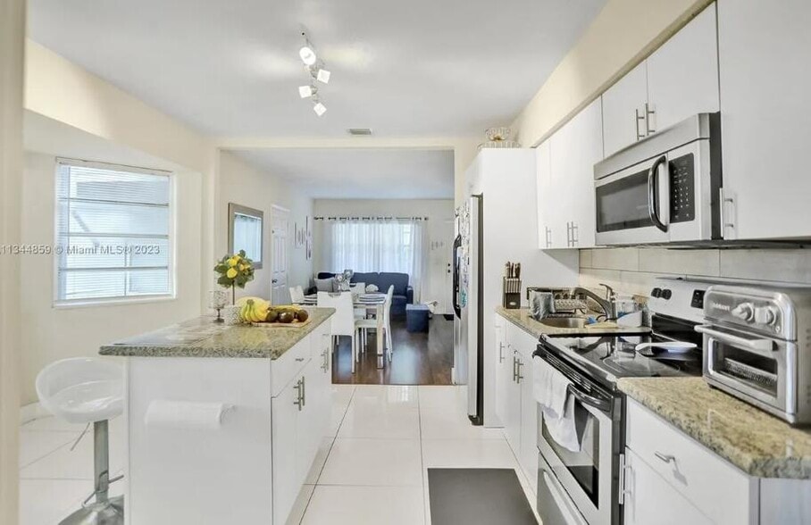 Building Photo - 2552 Wiley St