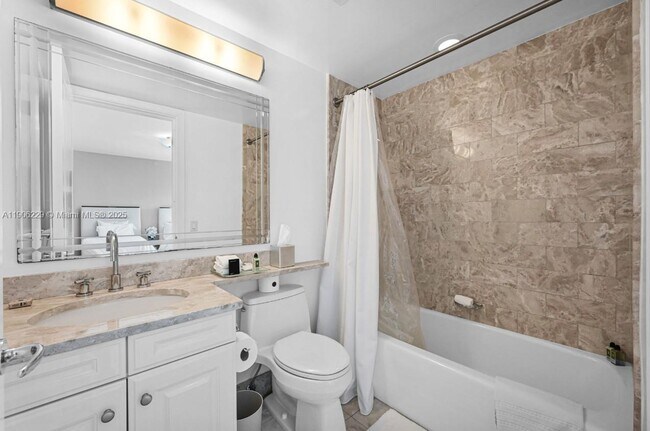 Building Photo - 1435 Brickell Ave