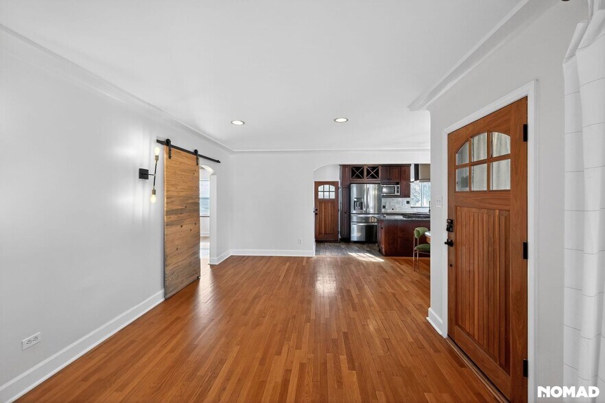 Building Photo - 2650 Cook St