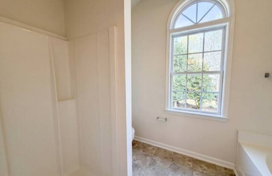 Building Photo - 412 Black Forest Dr