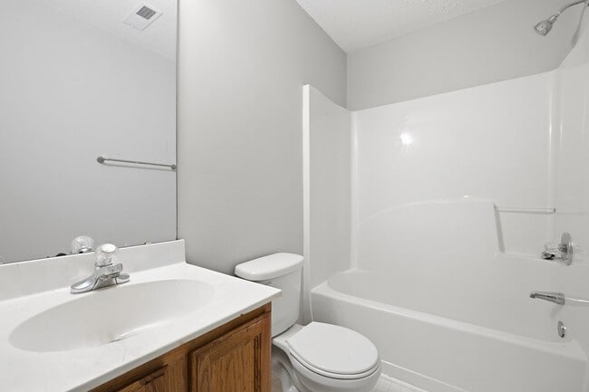 Building Photo - Newly renovated 3Bd 2.5bath SFH in Chadbury Concord