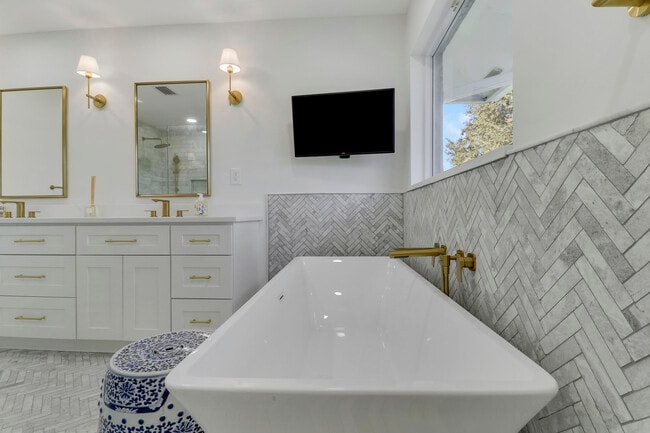 Building Photo - 13760 Sand Crane Dr