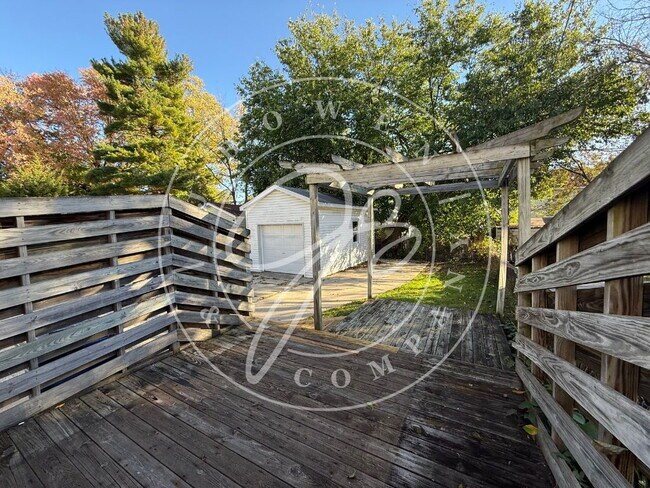 Building Photo - 2037 Berdan Ave